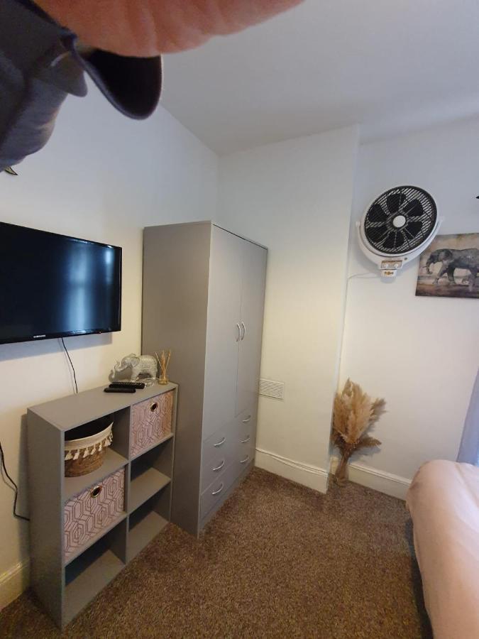 Private Room In Cardiff Exterior photo